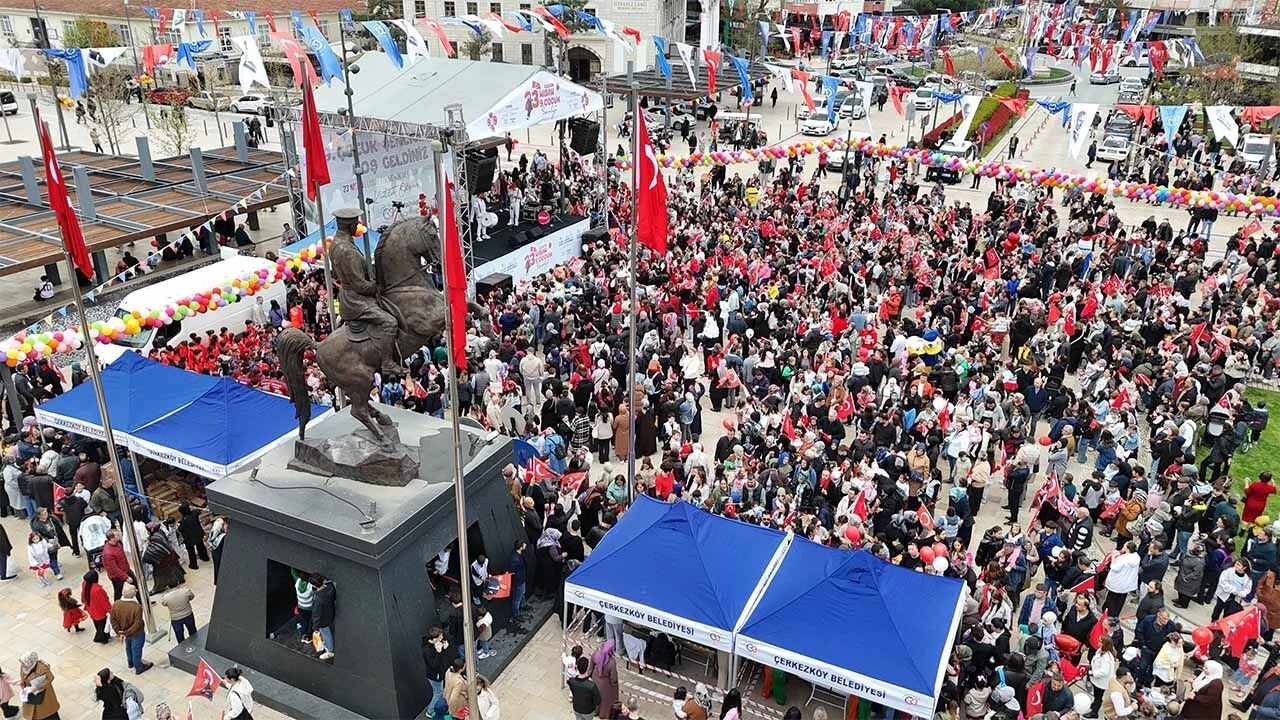 Çerkezköy Belediye Meydanı’nda 23 Nisan kutlaması