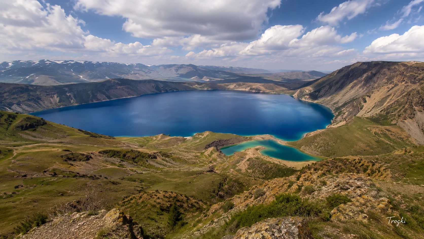 Bitlis Nemrut Krater Gölü’nün yüksekten görülen volkanik manzarası