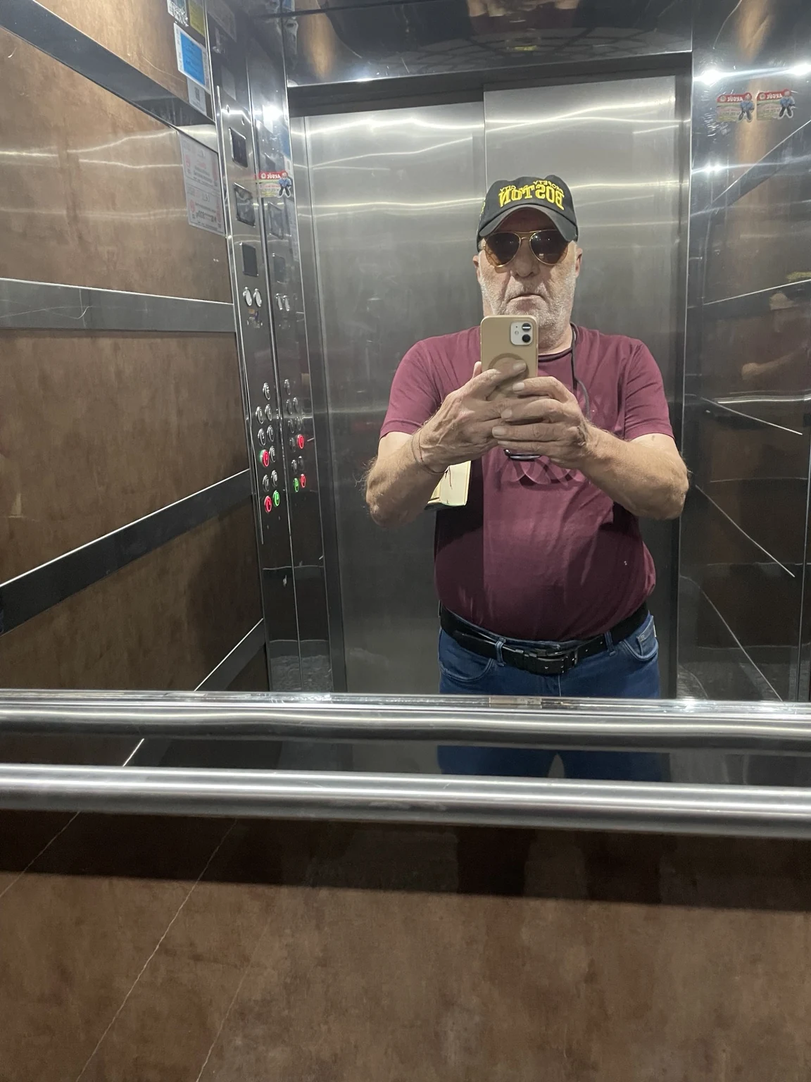 Asansörde Selfie