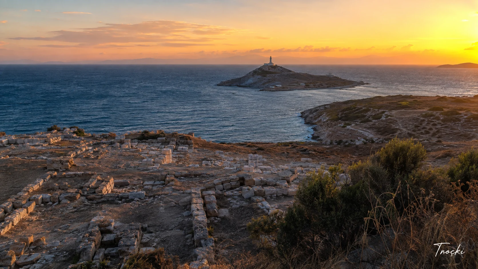 Datça Knidos antik kalıntıları ve deniz üzerinde gün batımı